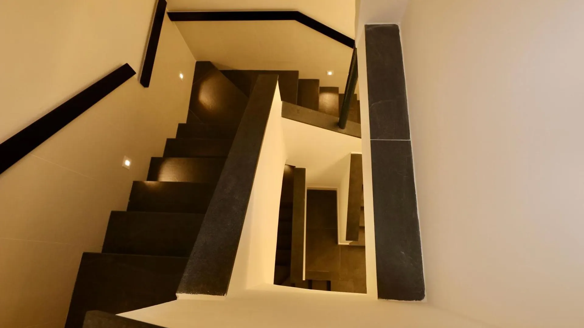דירות אולביה Luxurious Garibaldi Penthouse - Terrace - Great View - Full Renovation - Historical Centre - Amazing