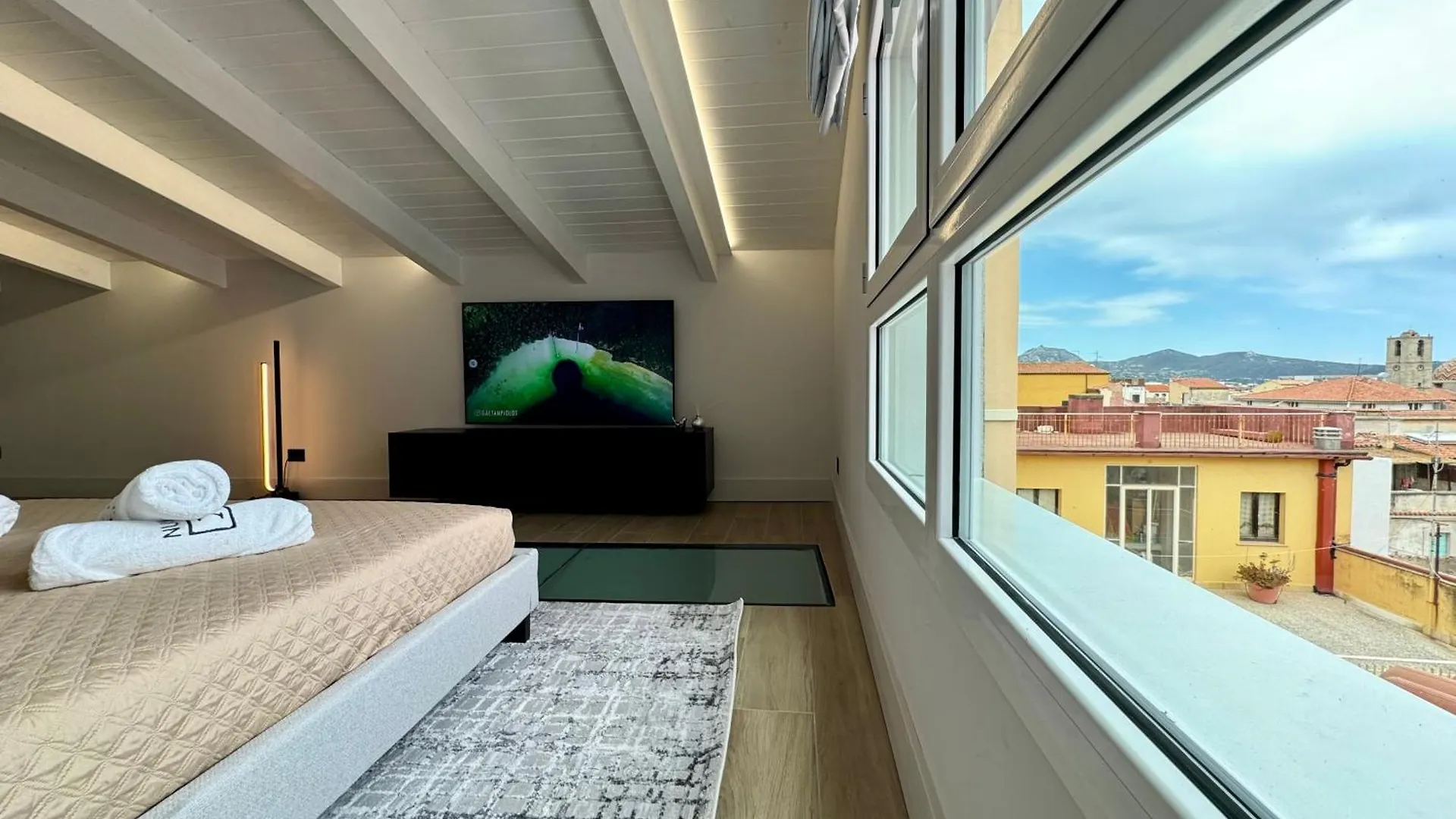 דירות אולביה Luxurious Garibaldi Penthouse - Terrace - Great View - Full Renovation - Historical Centre - Amazing איטליה